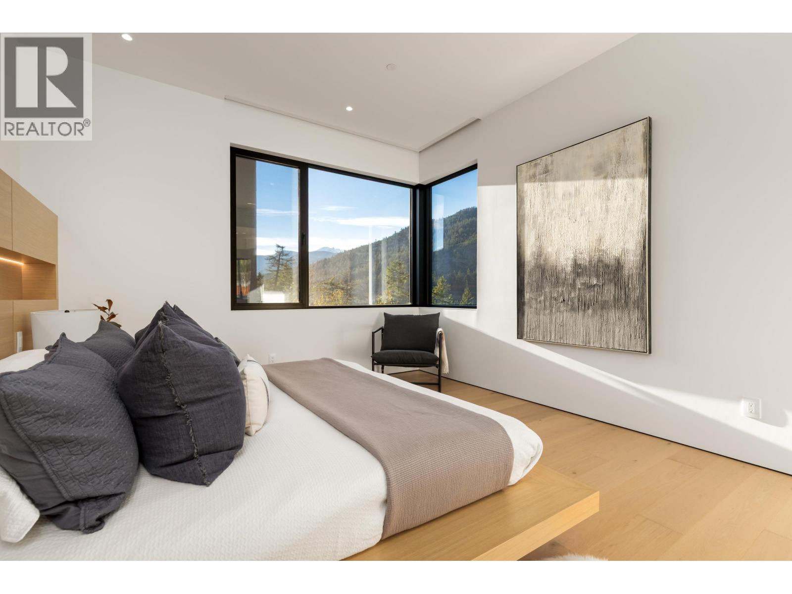 9257 WEDGEMOUNT PLATEAU DRIVE, Whistler