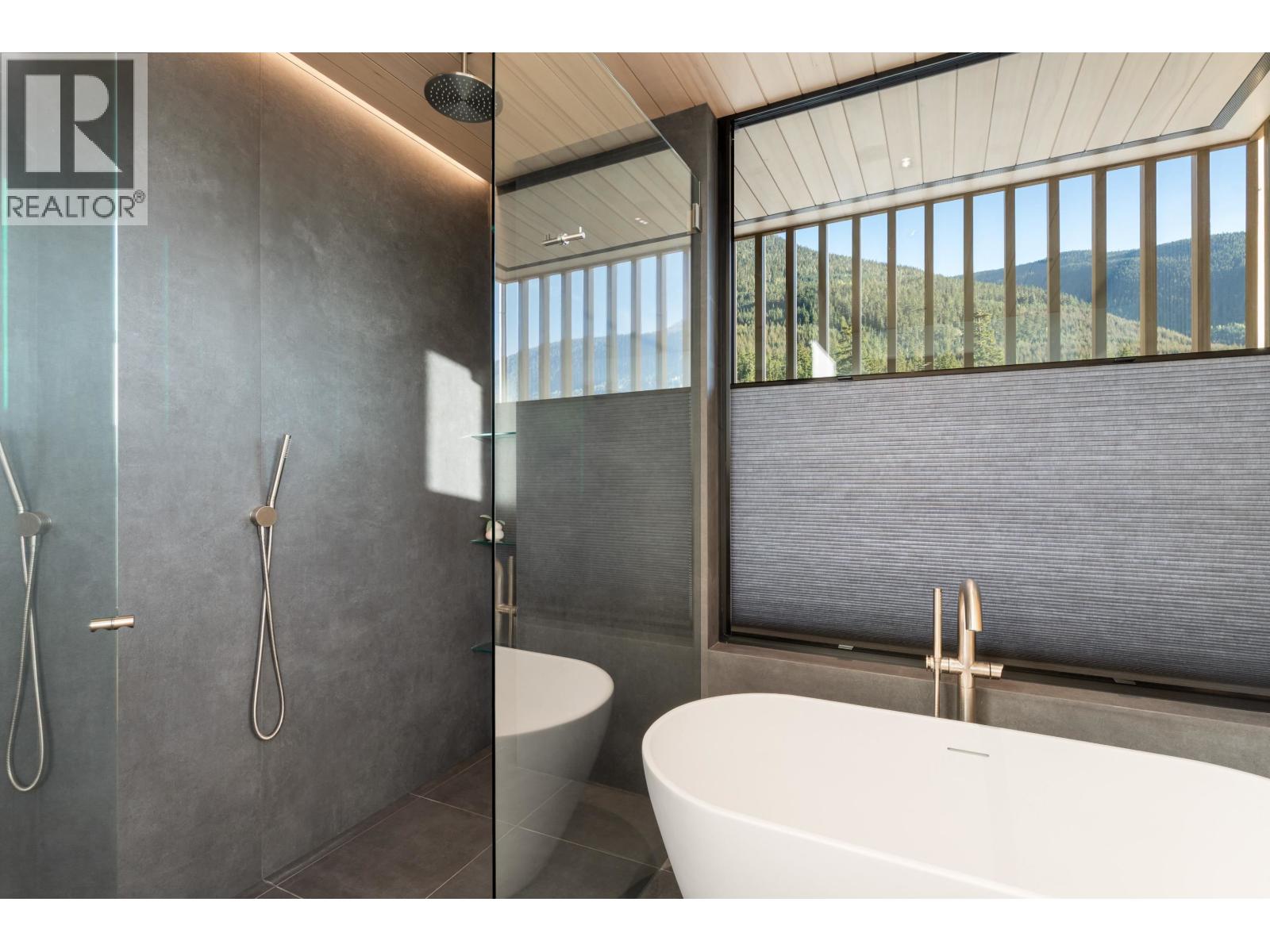 9257 WEDGEMOUNT PLATEAU DRIVE, Whistler