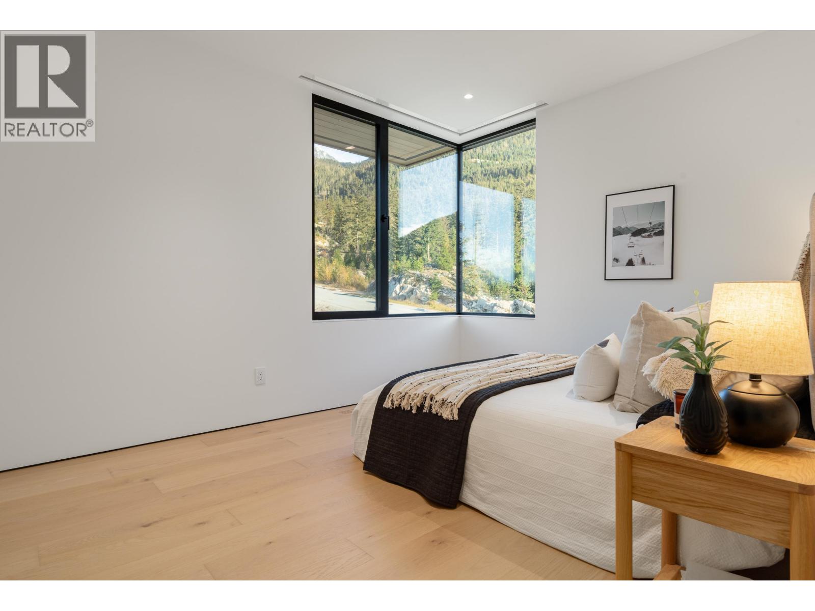 9257 WEDGEMOUNT PLATEAU DRIVE, Whistler