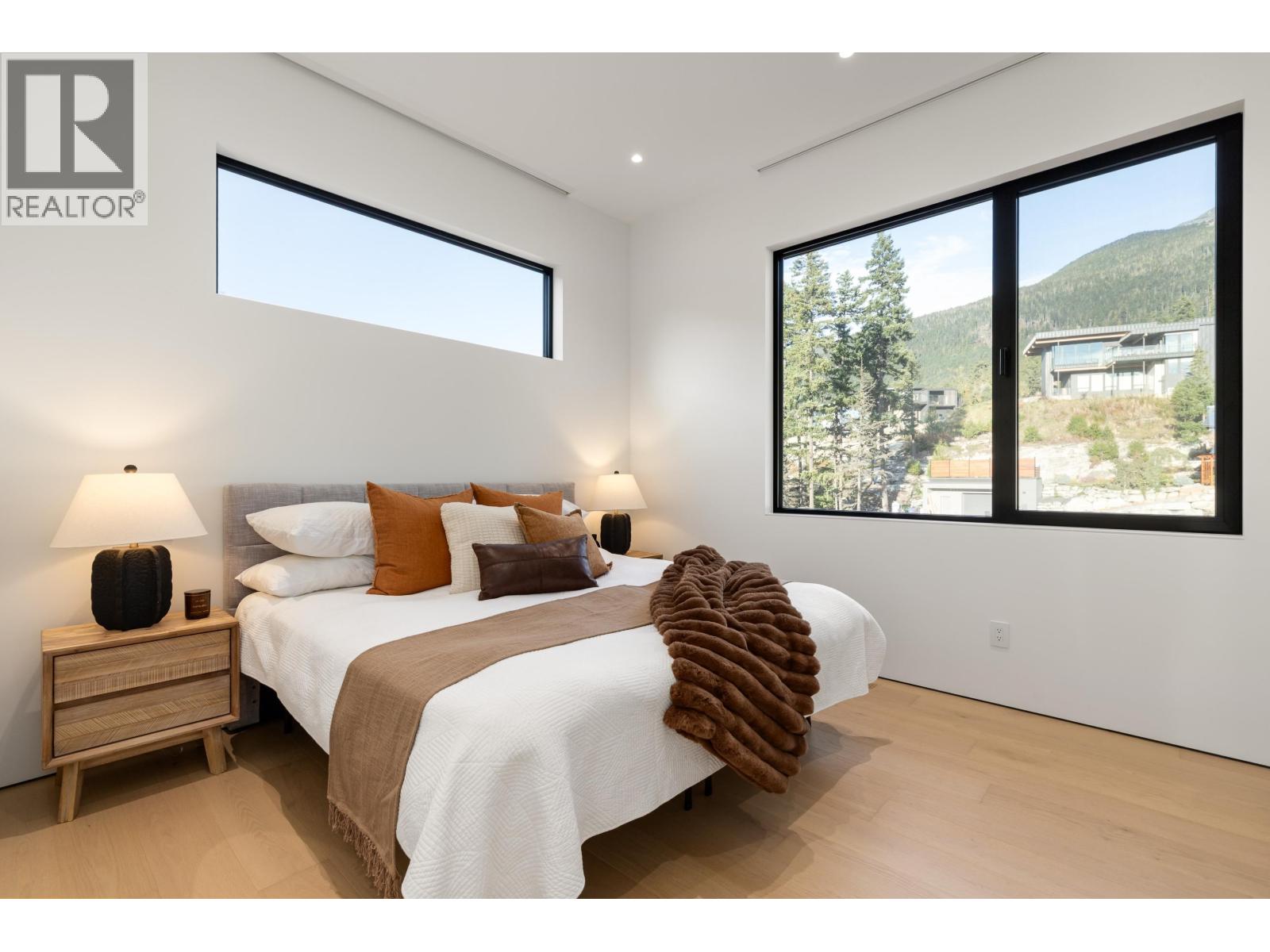 9257 WEDGEMOUNT PLATEAU DRIVE, Whistler