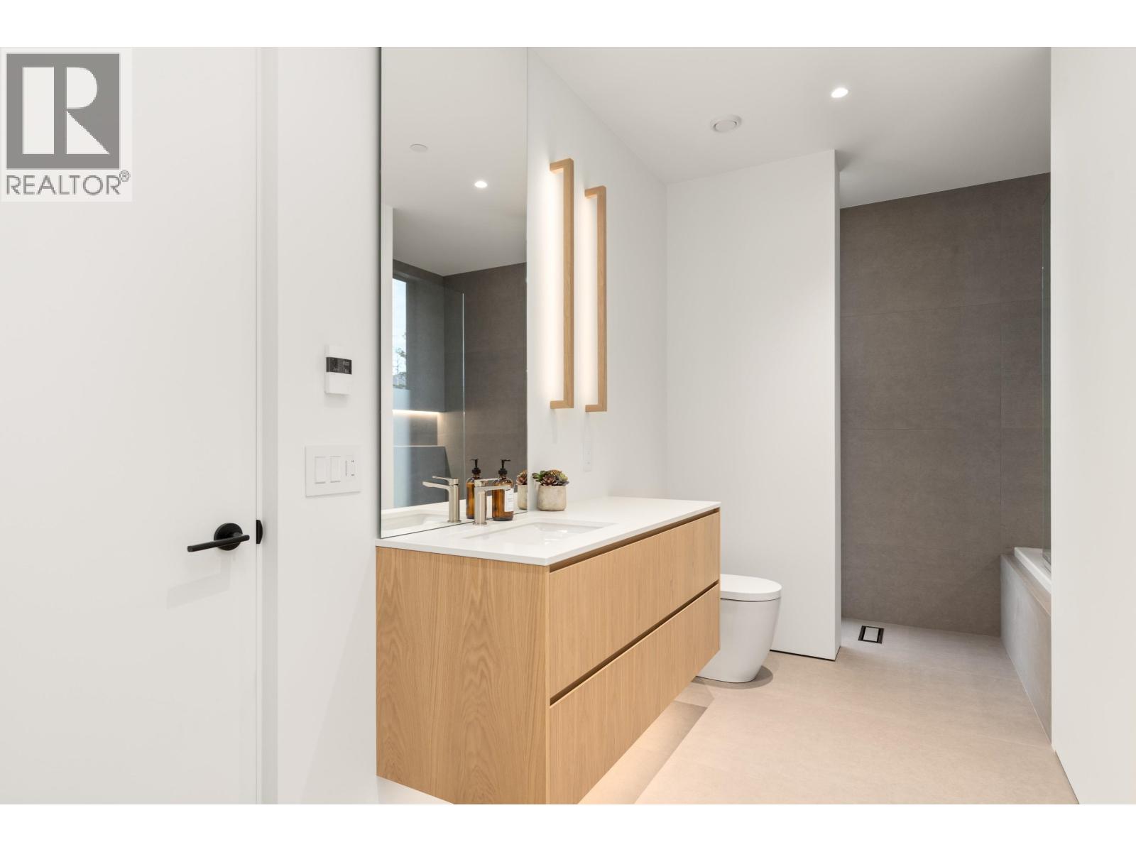 9257 WEDGEMOUNT PLATEAU DRIVE, Whistler