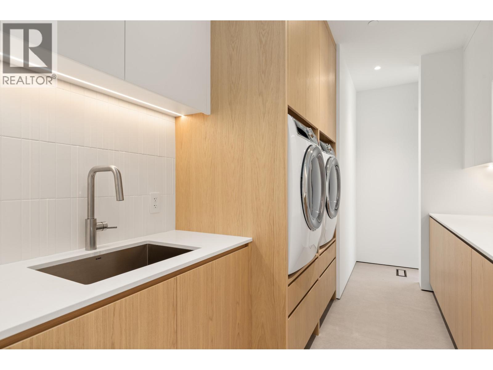 9257 WEDGEMOUNT PLATEAU DRIVE, Whistler