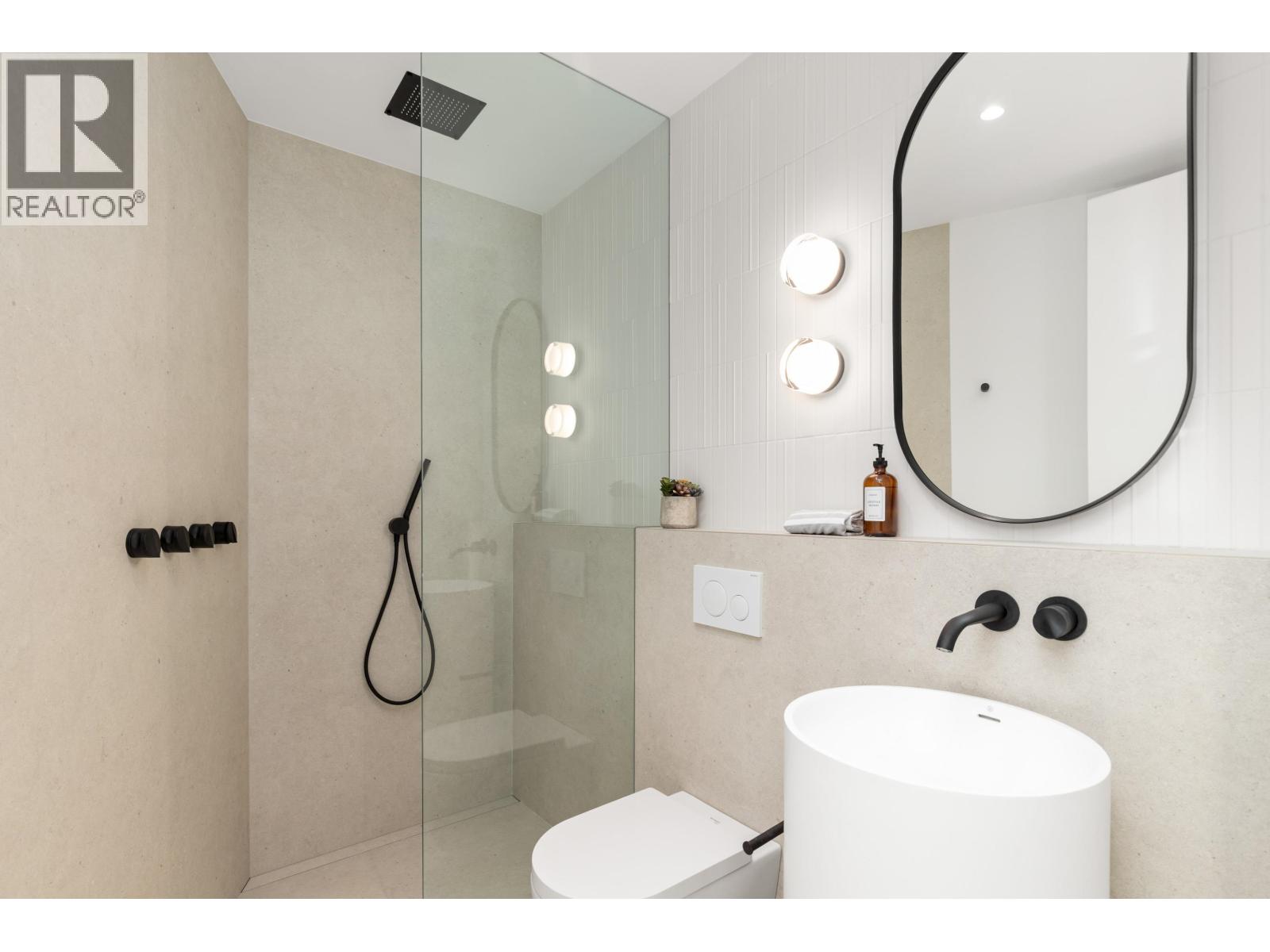 9257 WEDGEMOUNT PLATEAU DRIVE, Whistler