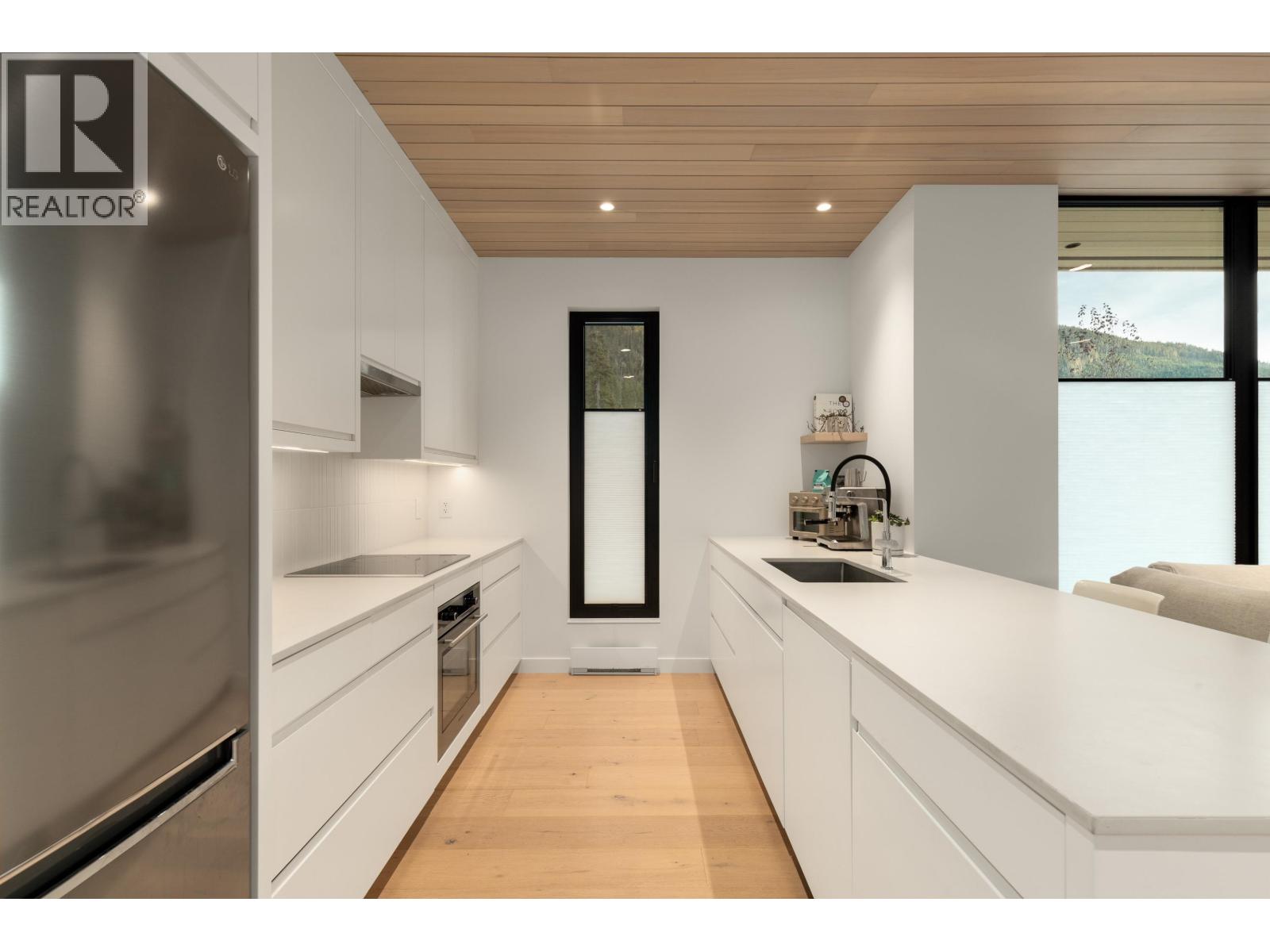 9257 WEDGEMOUNT PLATEAU DRIVE, Whistler