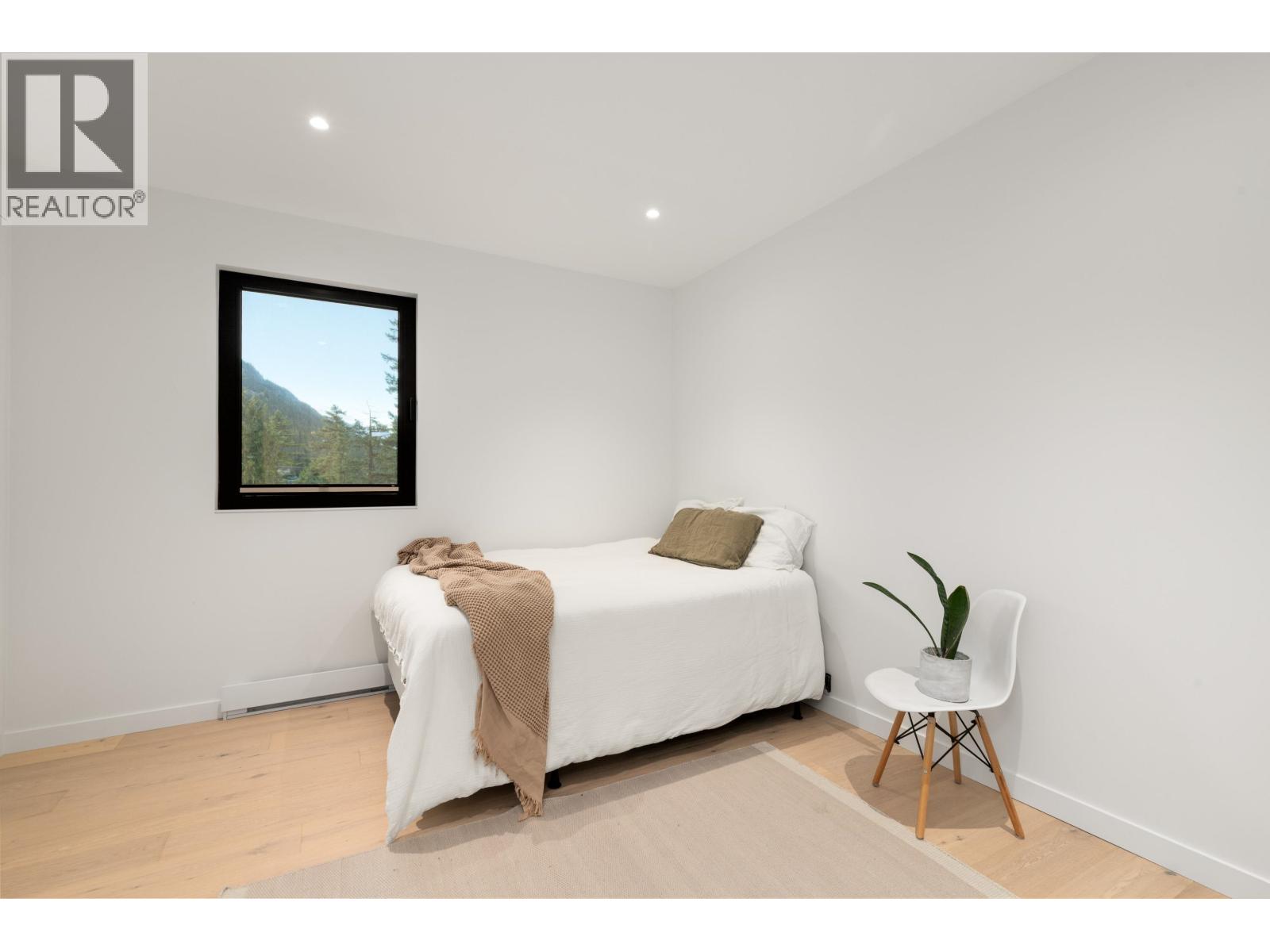 9257 WEDGEMOUNT PLATEAU DRIVE, Whistler