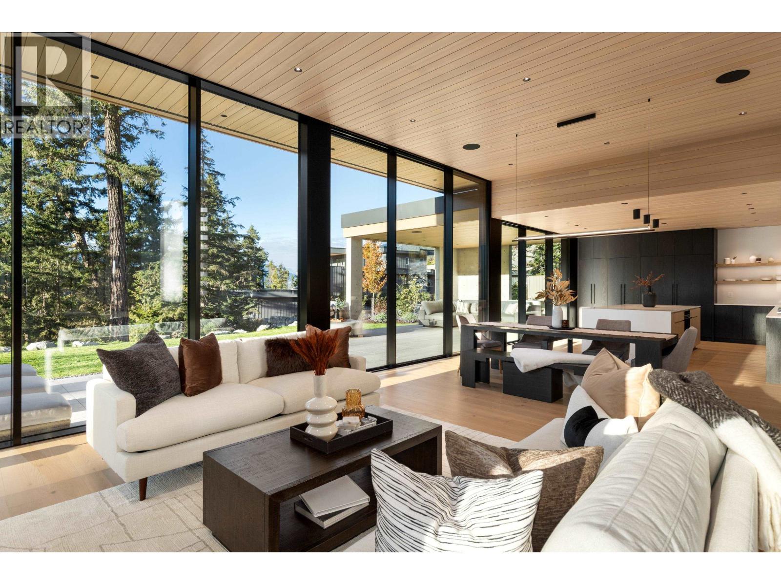 9257 WEDGEMOUNT PLATEAU DRIVE, Whistler
