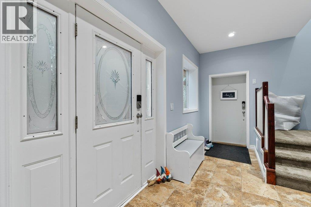  9048 Hummingbird Drive, Swansea Point