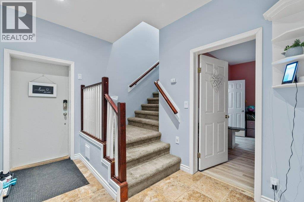  9048 Hummingbird Drive, Swansea Point