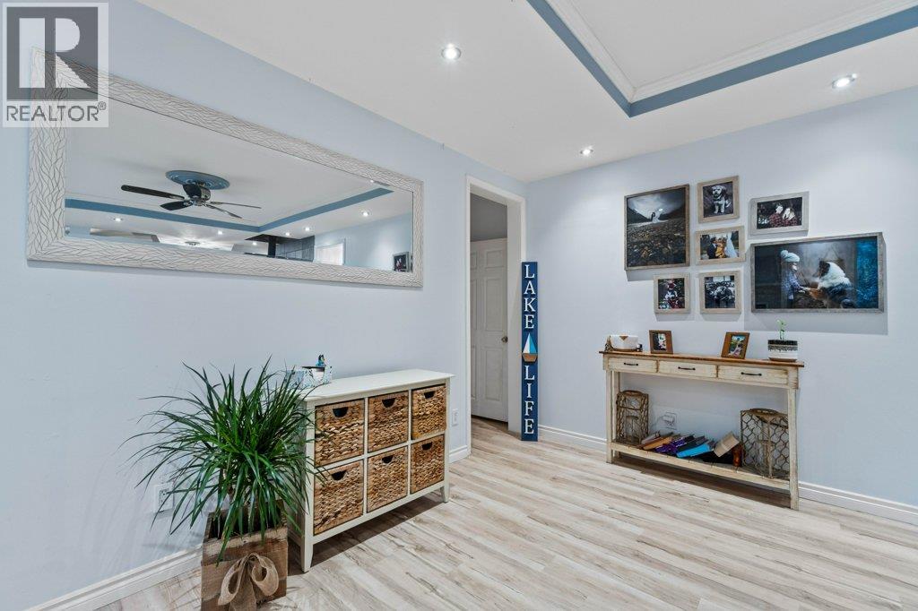  9048 Hummingbird Drive, Swansea Point