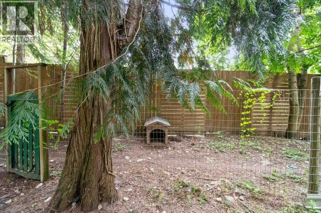  9048 Hummingbird Drive, Swansea Point