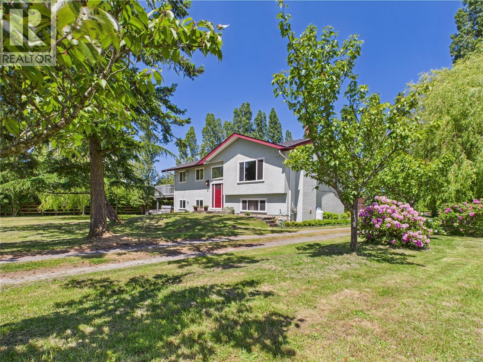  1920 Mills Road, North Saanich