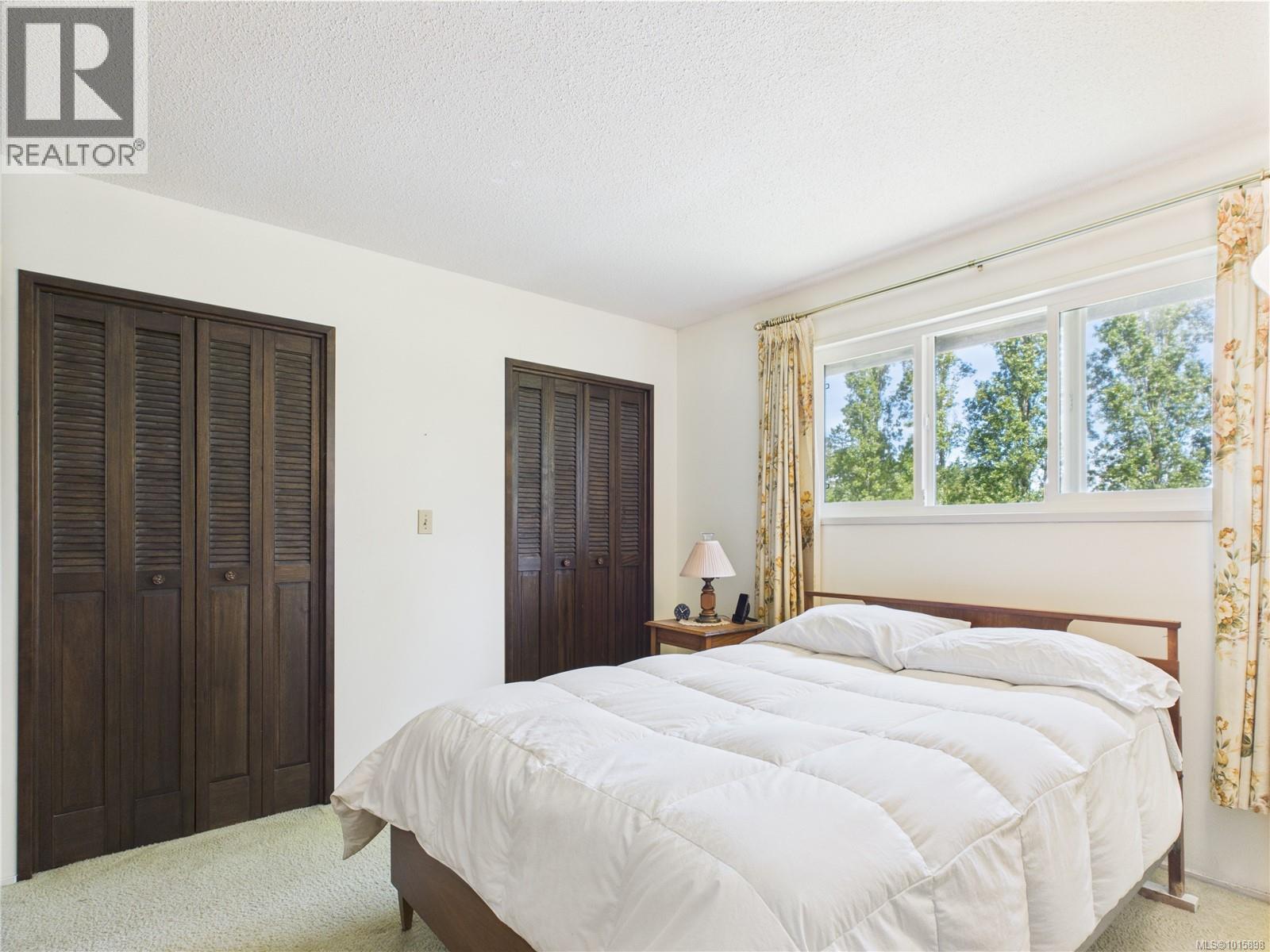  1920 Mills Road, North Saanich