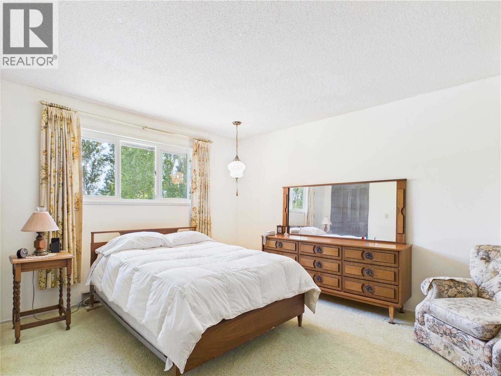  1920 Mills Road, North Saanich