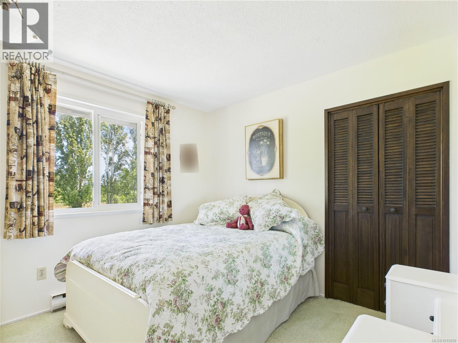  1920 Mills Road, North Saanich