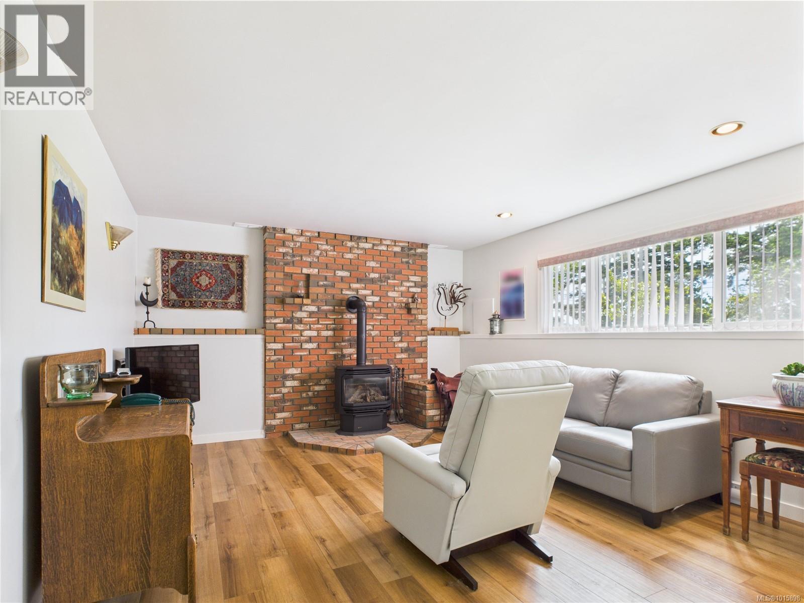  1920 Mills Road, North Saanich