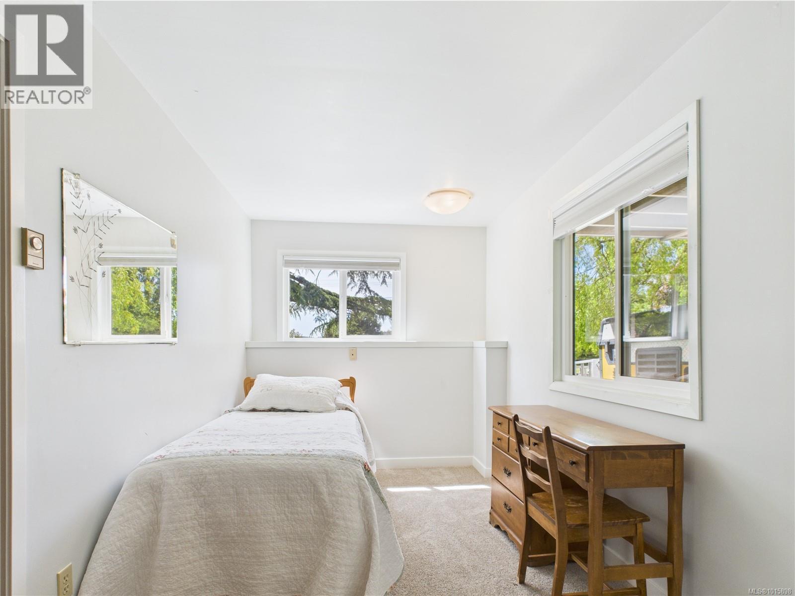  1920 Mills Road, North Saanich
