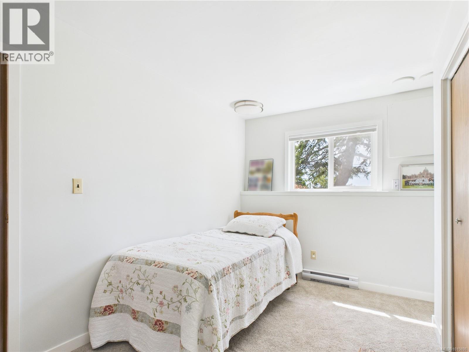  1920 Mills Road, North Saanich