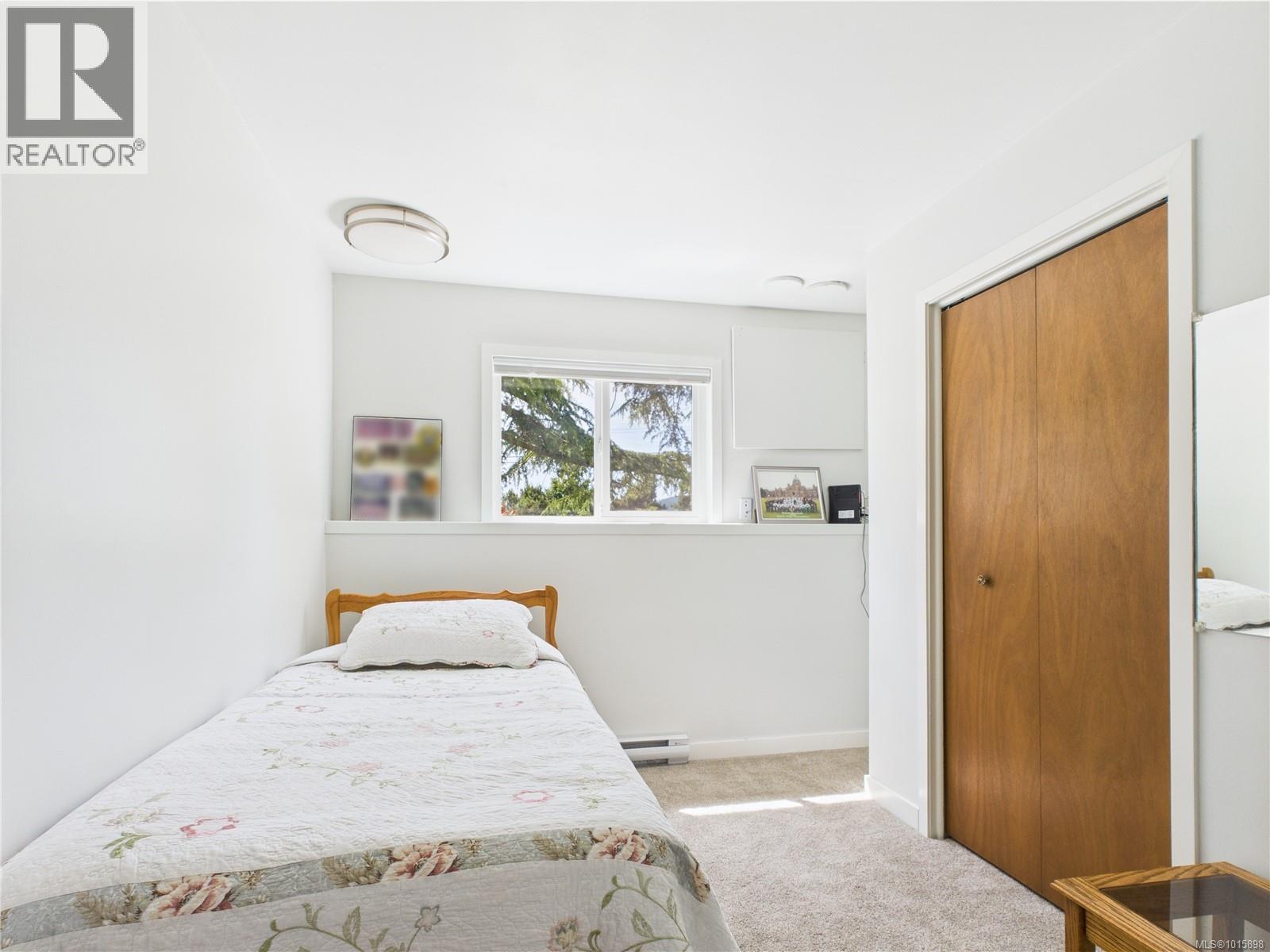  1920 Mills Road, North Saanich