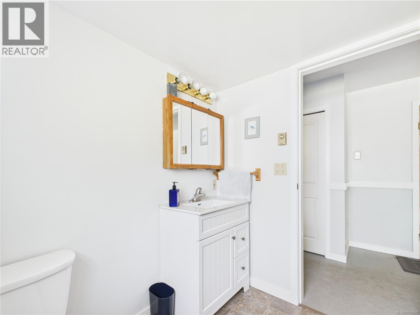  1920 Mills Road, North Saanich