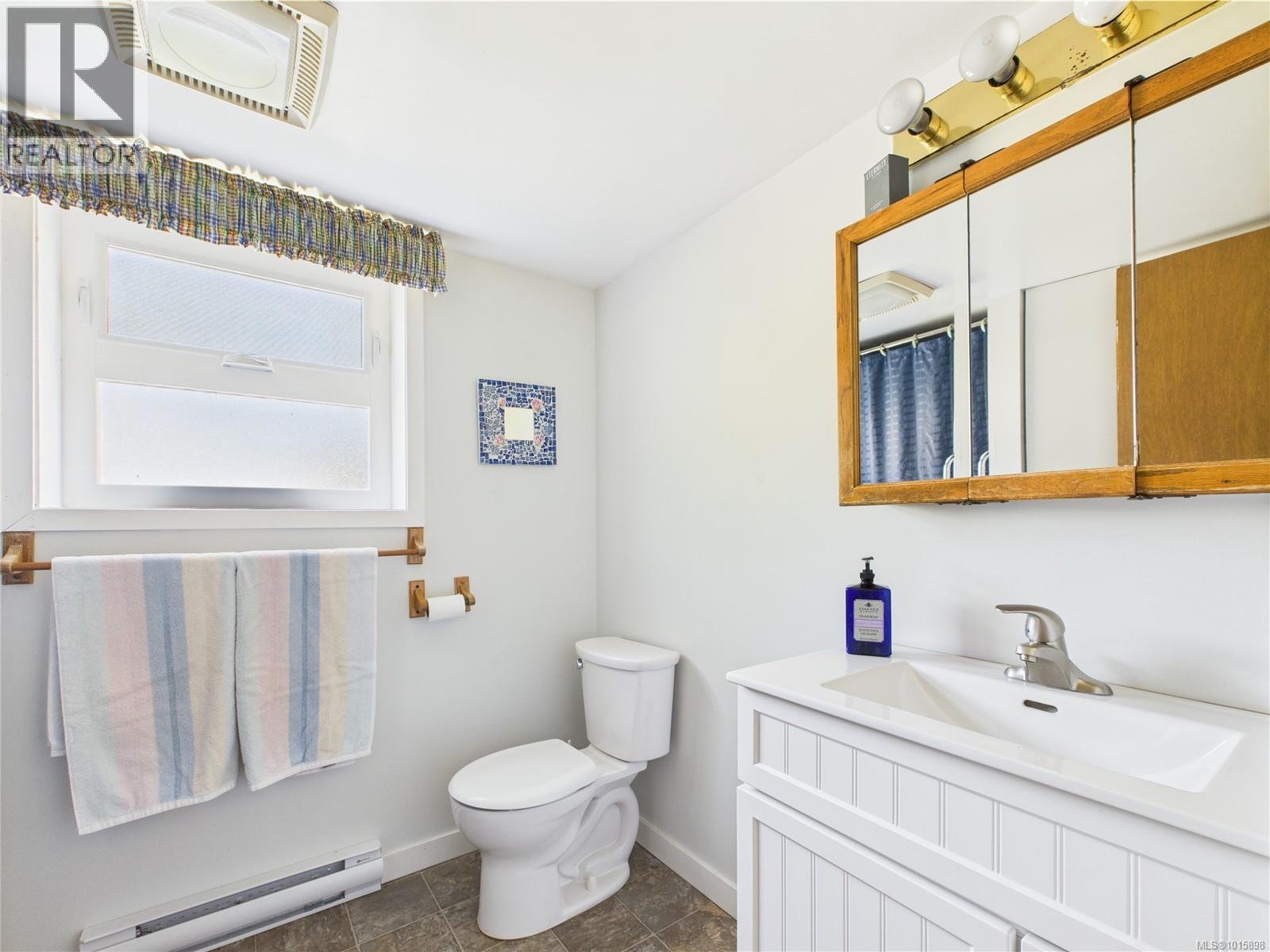  1920 Mills Road, North Saanich