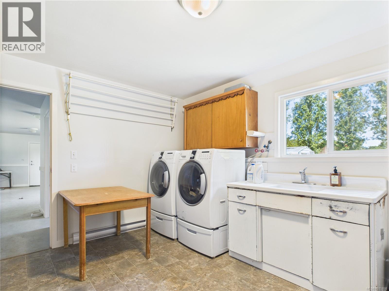  1920 Mills Road, North Saanich