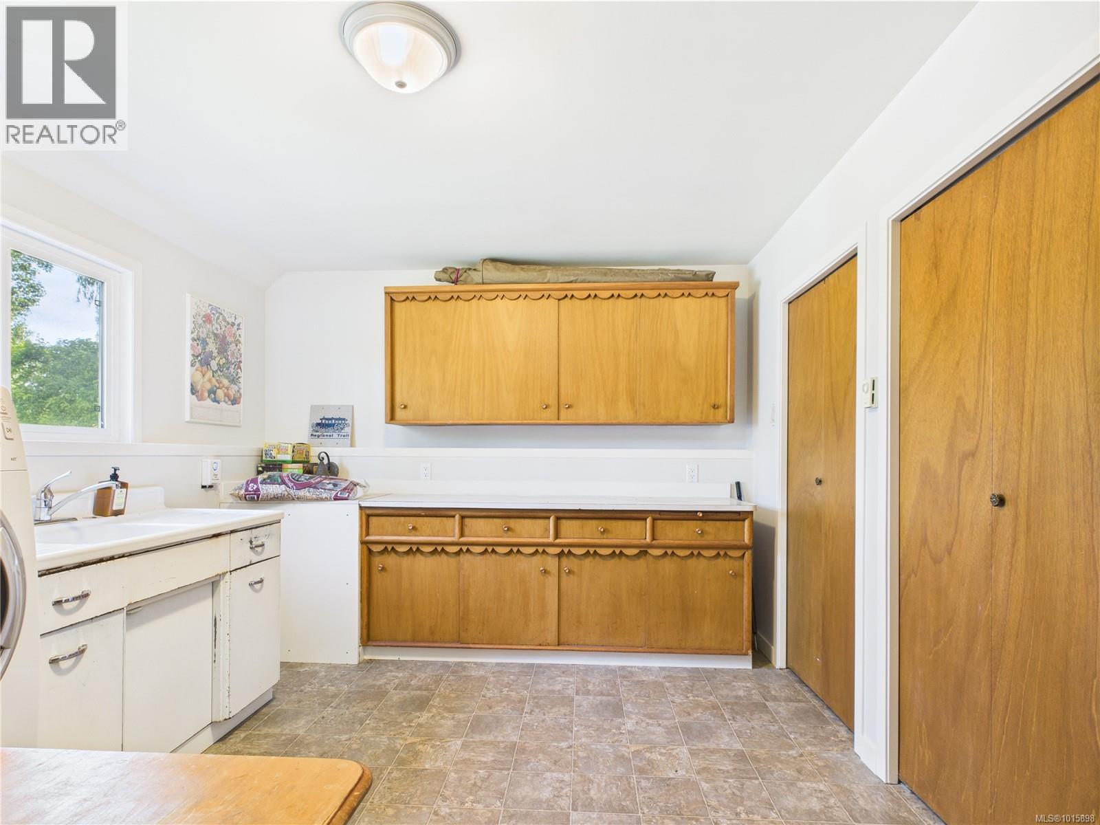  1920 Mills Road, North Saanich
