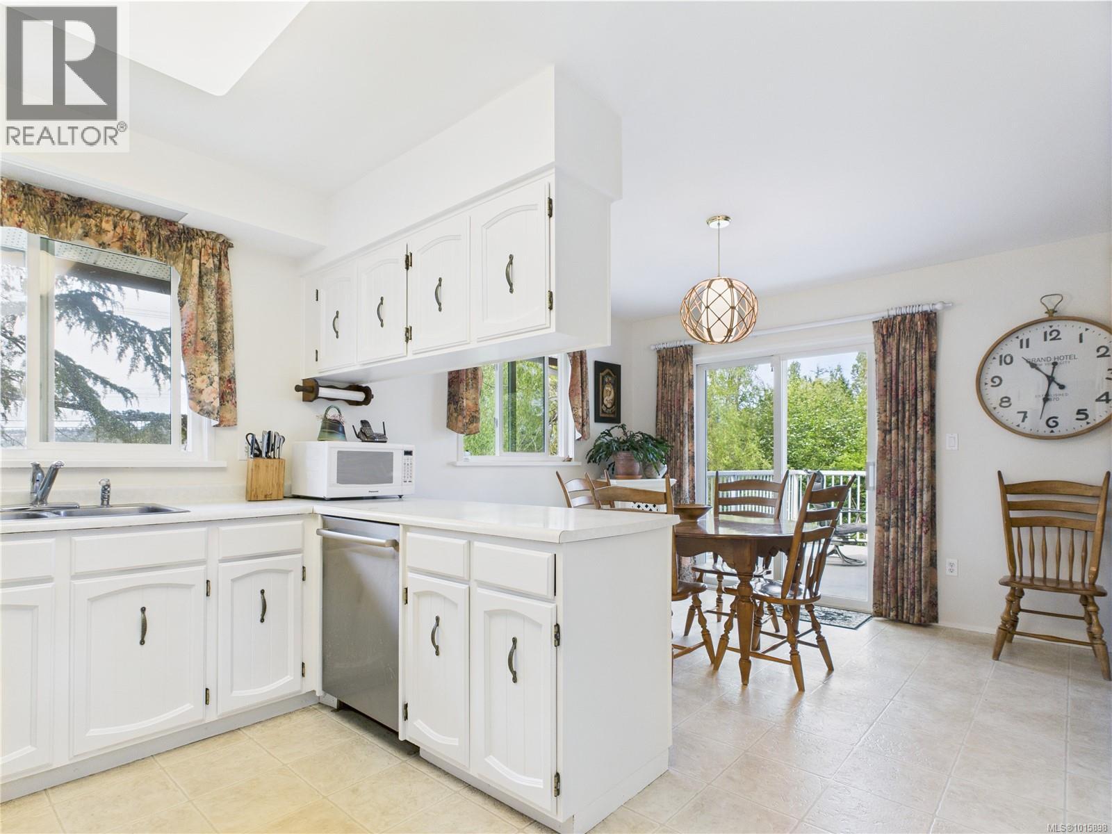  1920 Mills Road, North Saanich