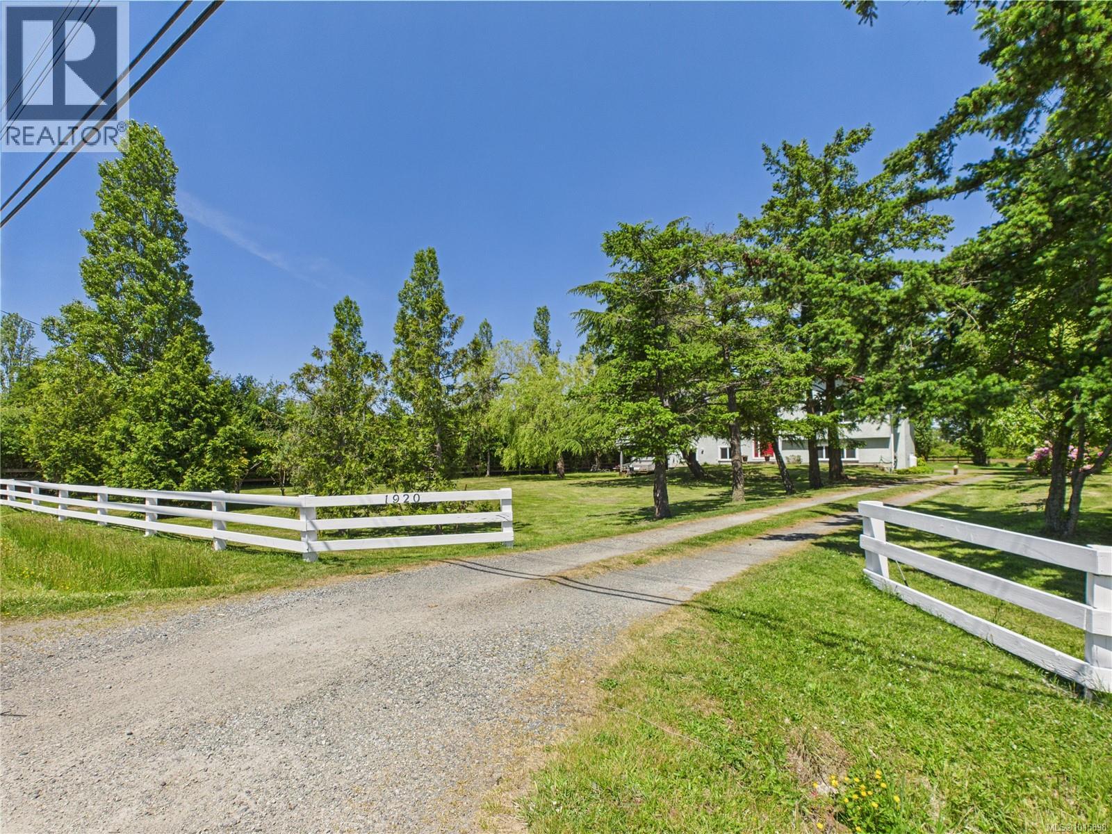  1920 Mills Road, North Saanich