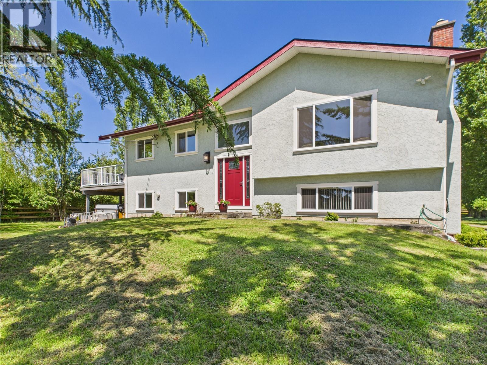  1920 Mills Road, North Saanich