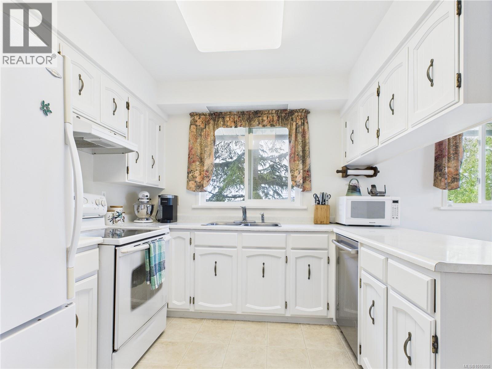  1920 Mills Road, North Saanich