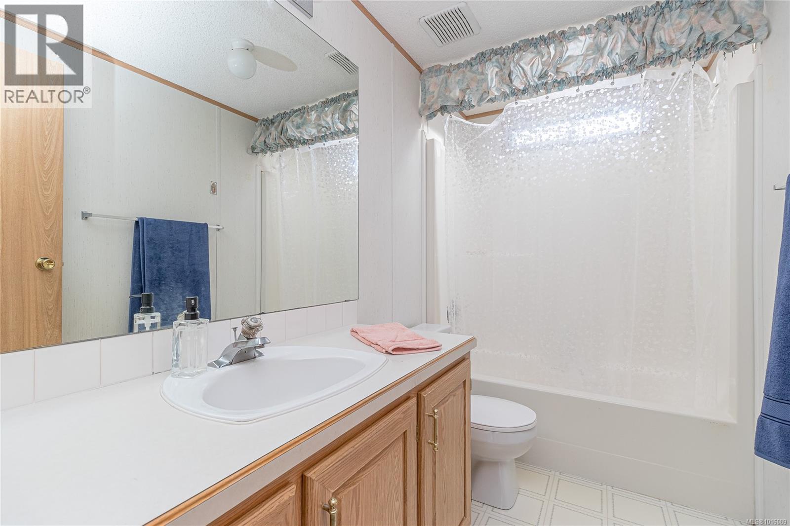  2574 Heron Way, Central Saanich