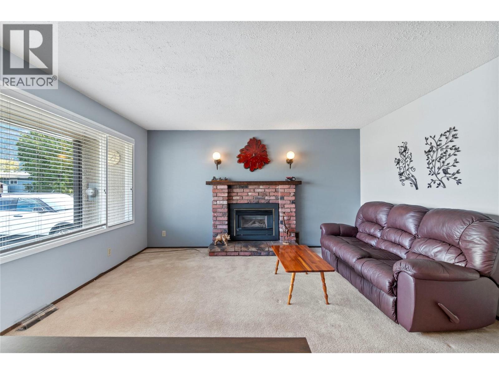 414 Pine Street, Chase