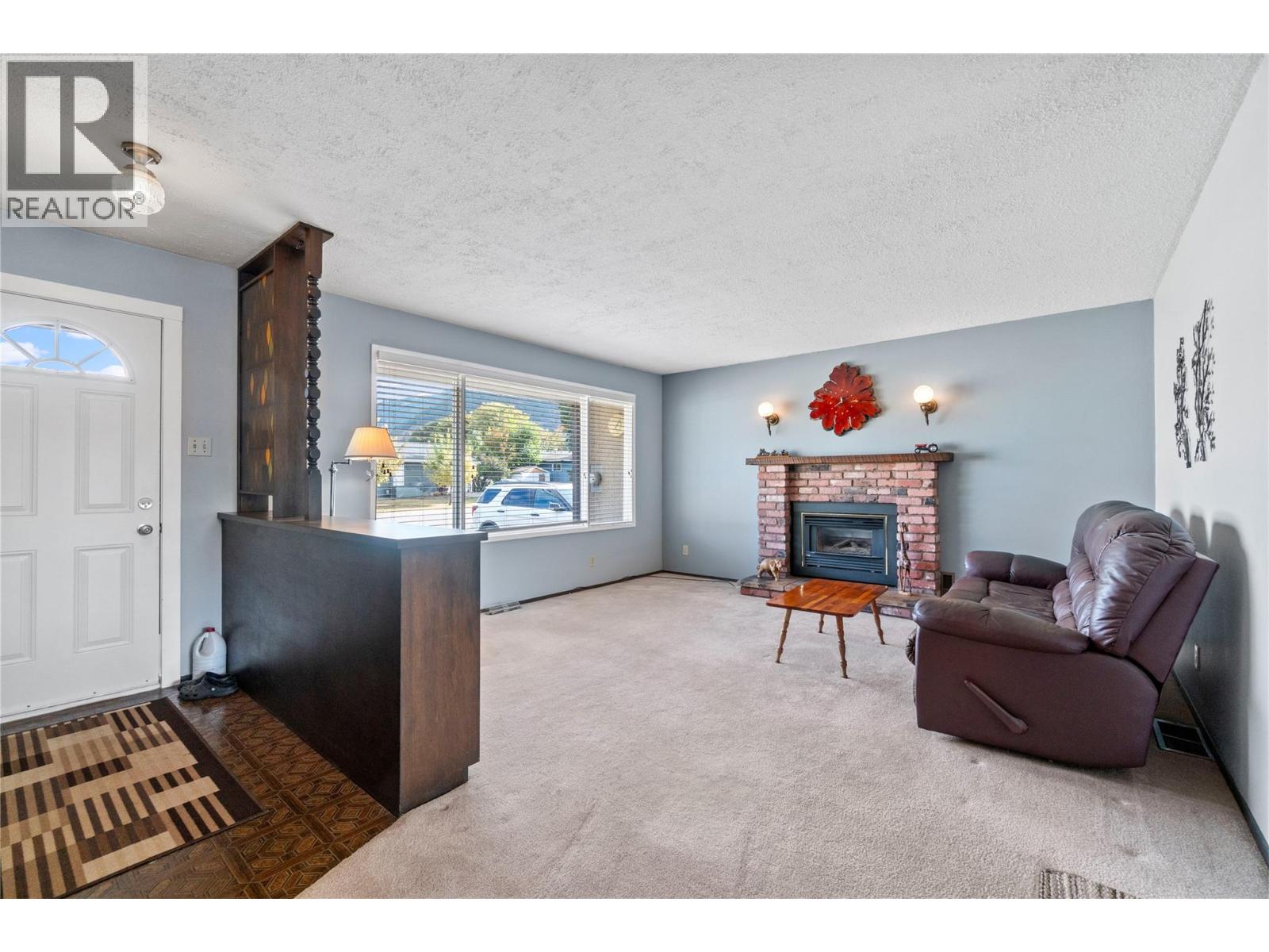 414 Pine Street, Chase