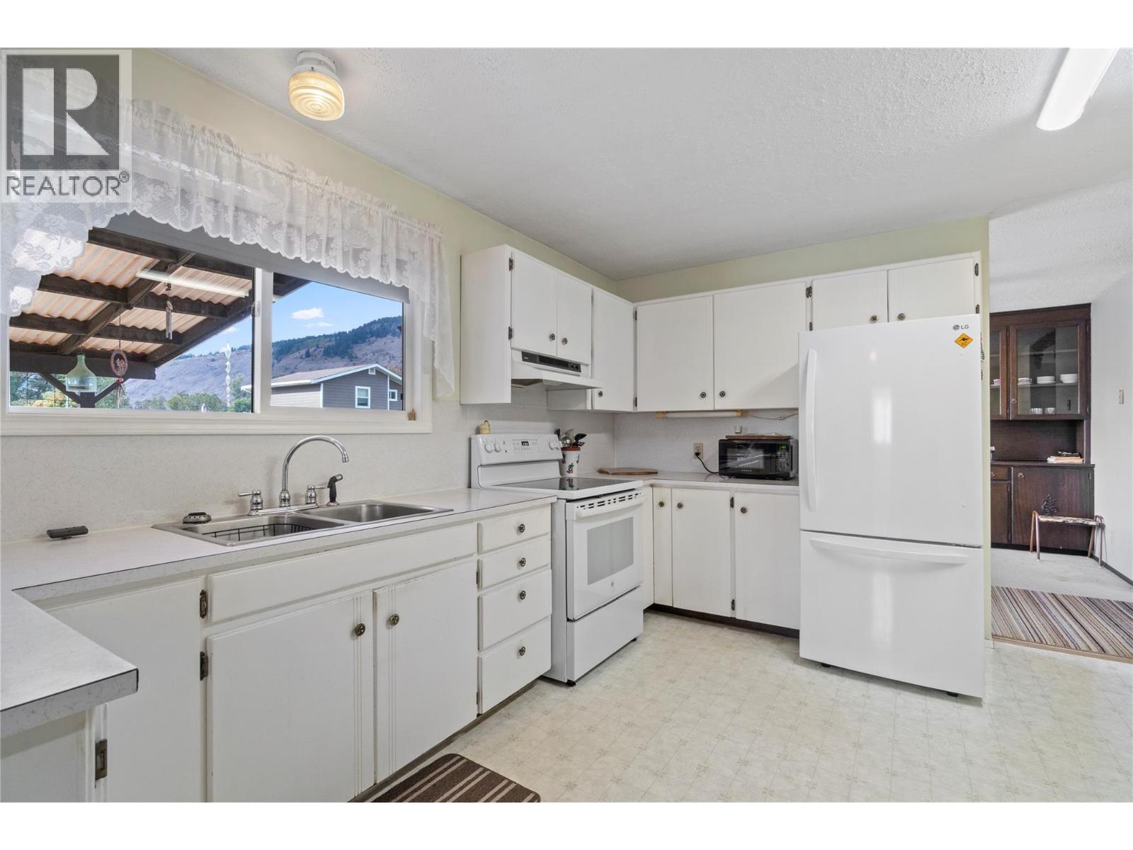 414 Pine Street, Chase