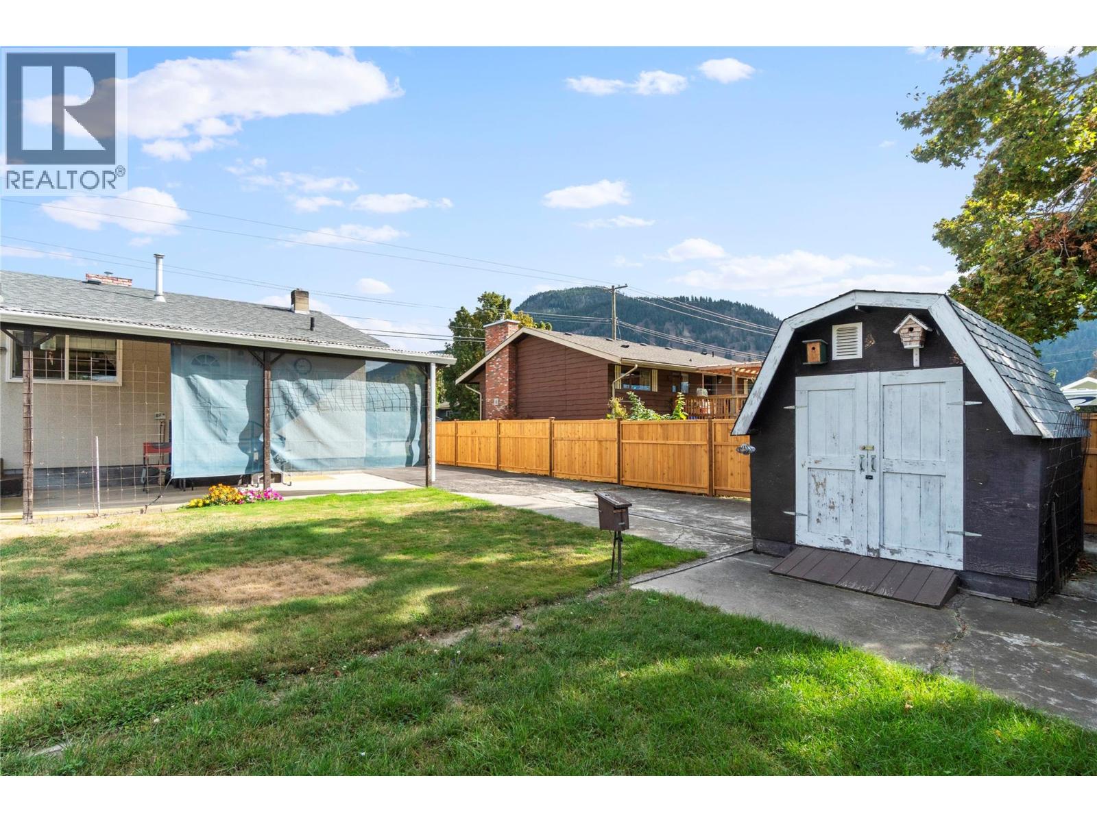 414 Pine Street, Chase