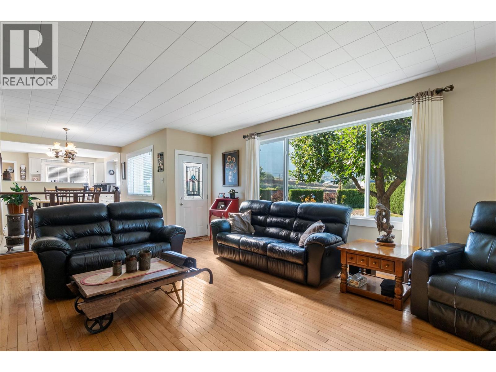 702 Second Avenue, Chase