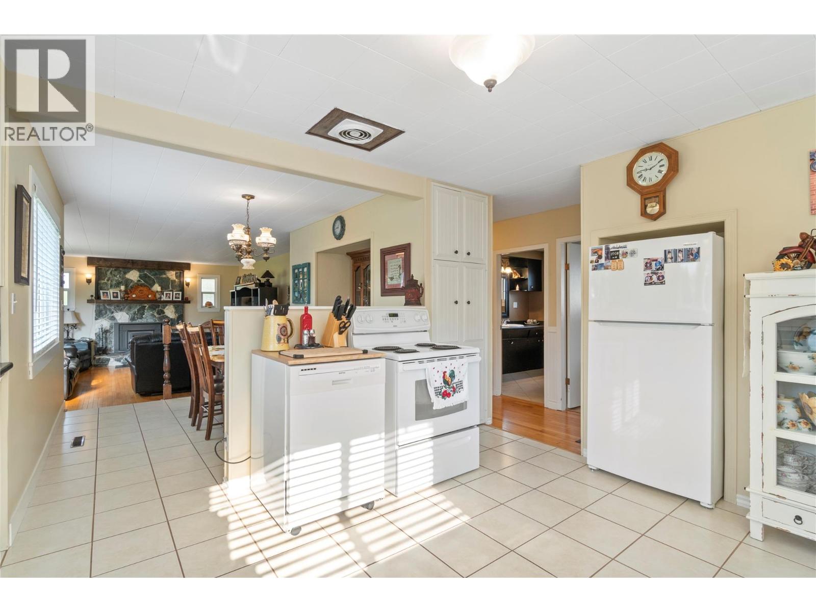 702 Second Avenue, Chase