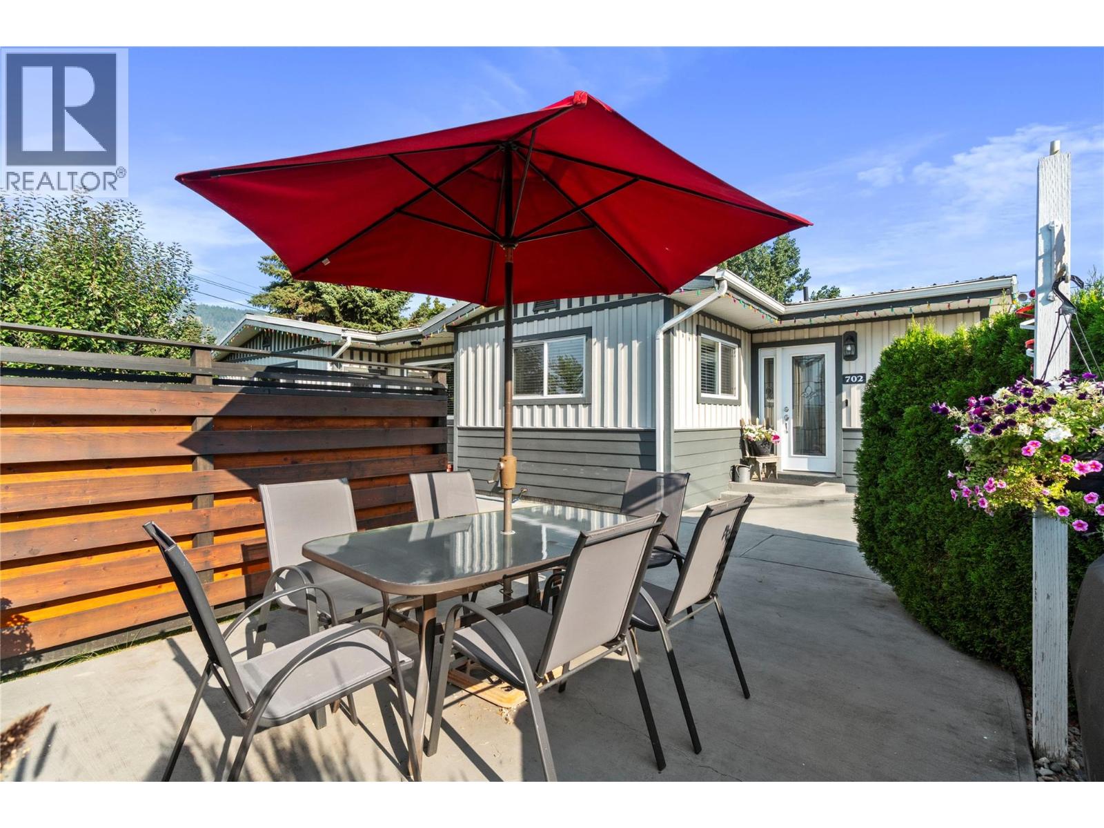 702 Second Avenue, Chase