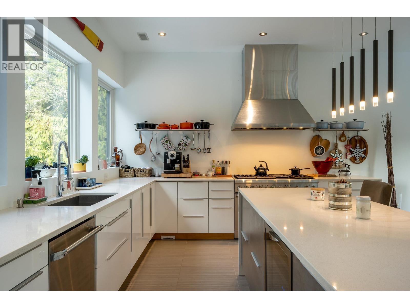 5221 JORDAN LANE, Whistler