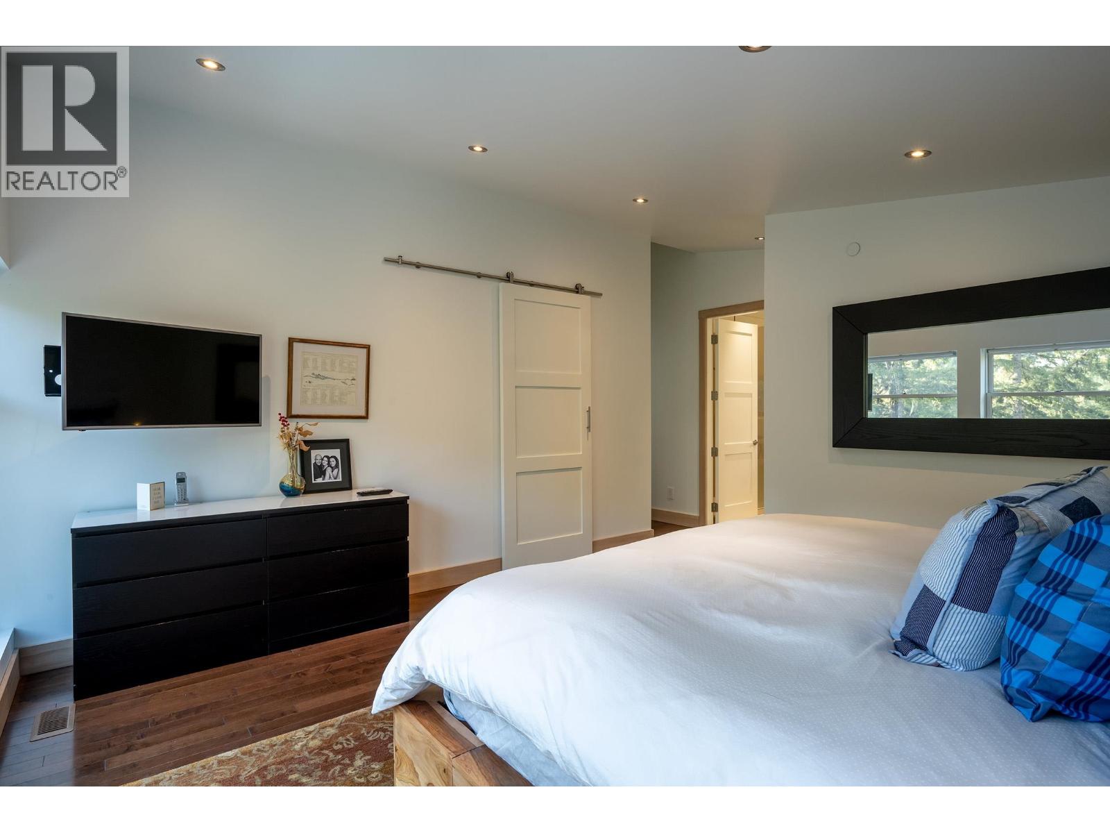 5221 JORDAN LANE, Whistler