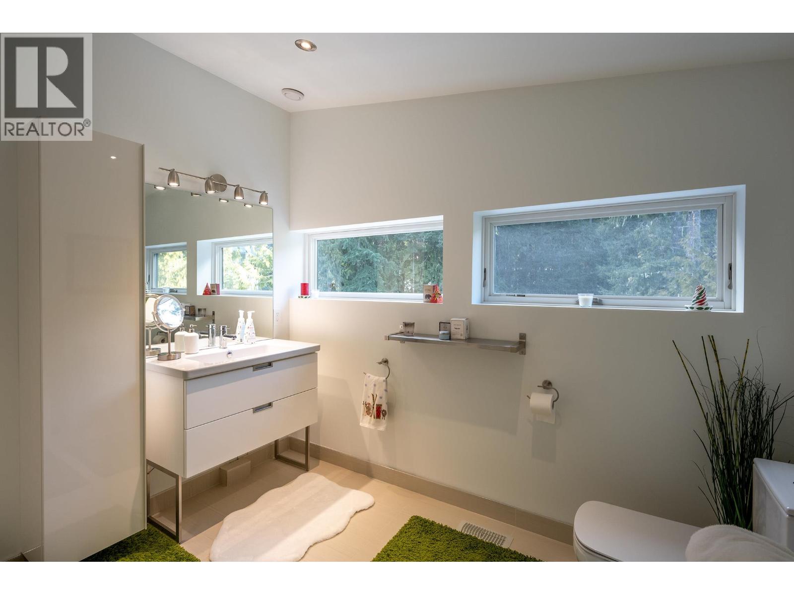 5221 JORDAN LANE, Whistler