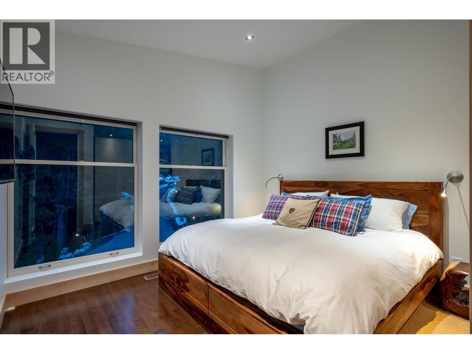 5221 JORDAN LANE, Whistler