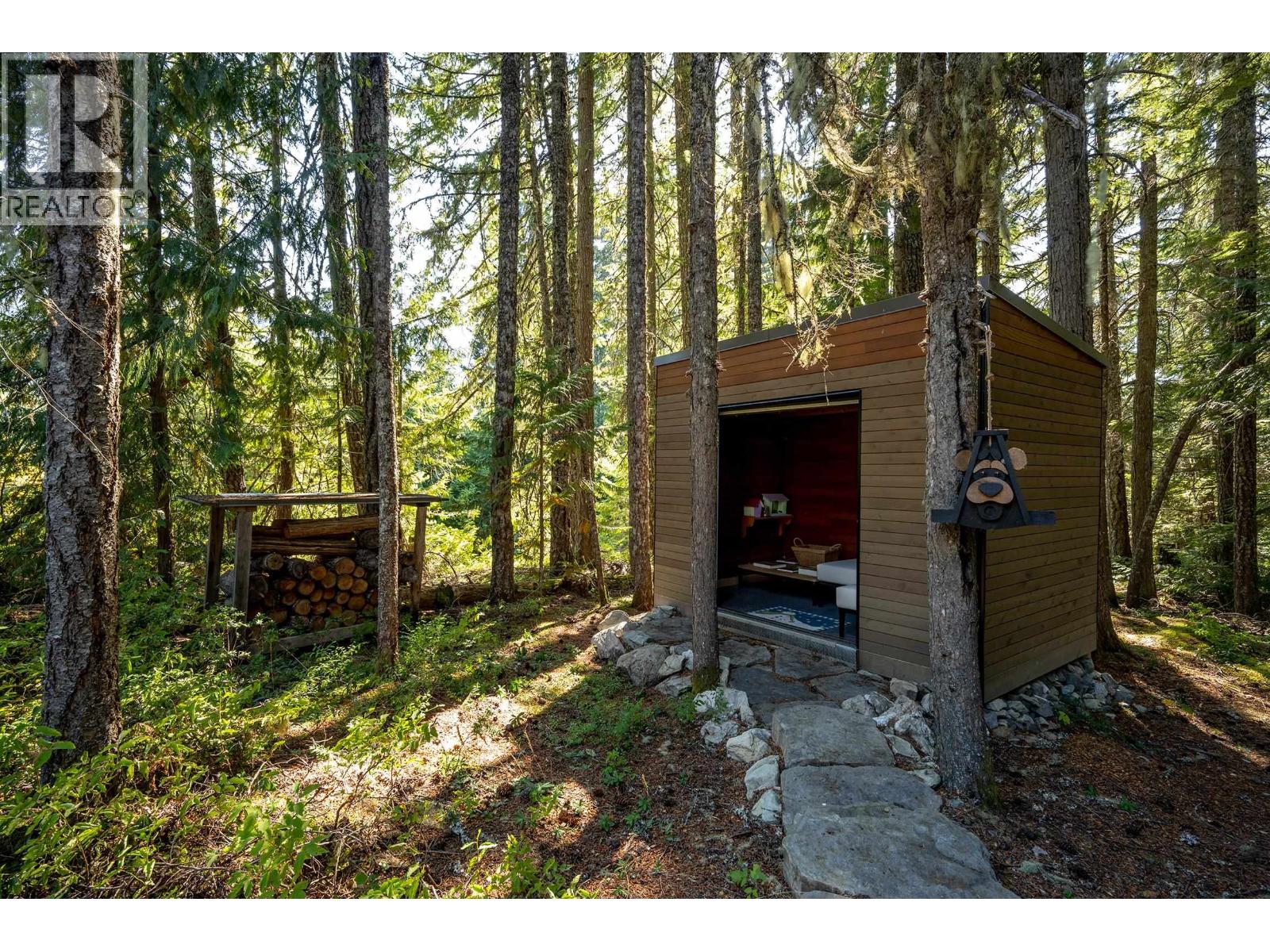 5221 JORDAN LANE, Whistler