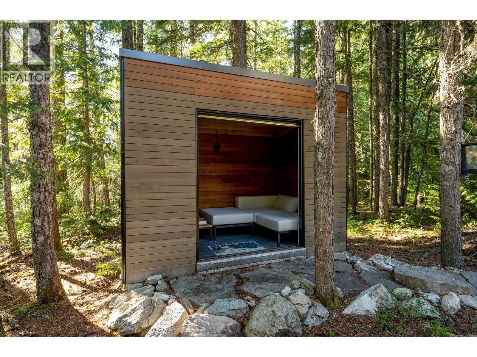 5221 JORDAN LANE, Whistler