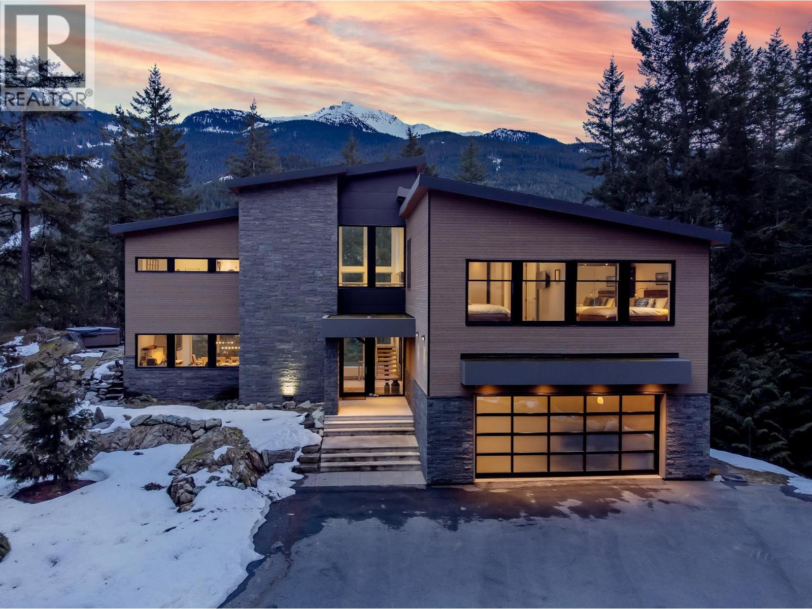 5221 JORDAN LANE, Whistler
