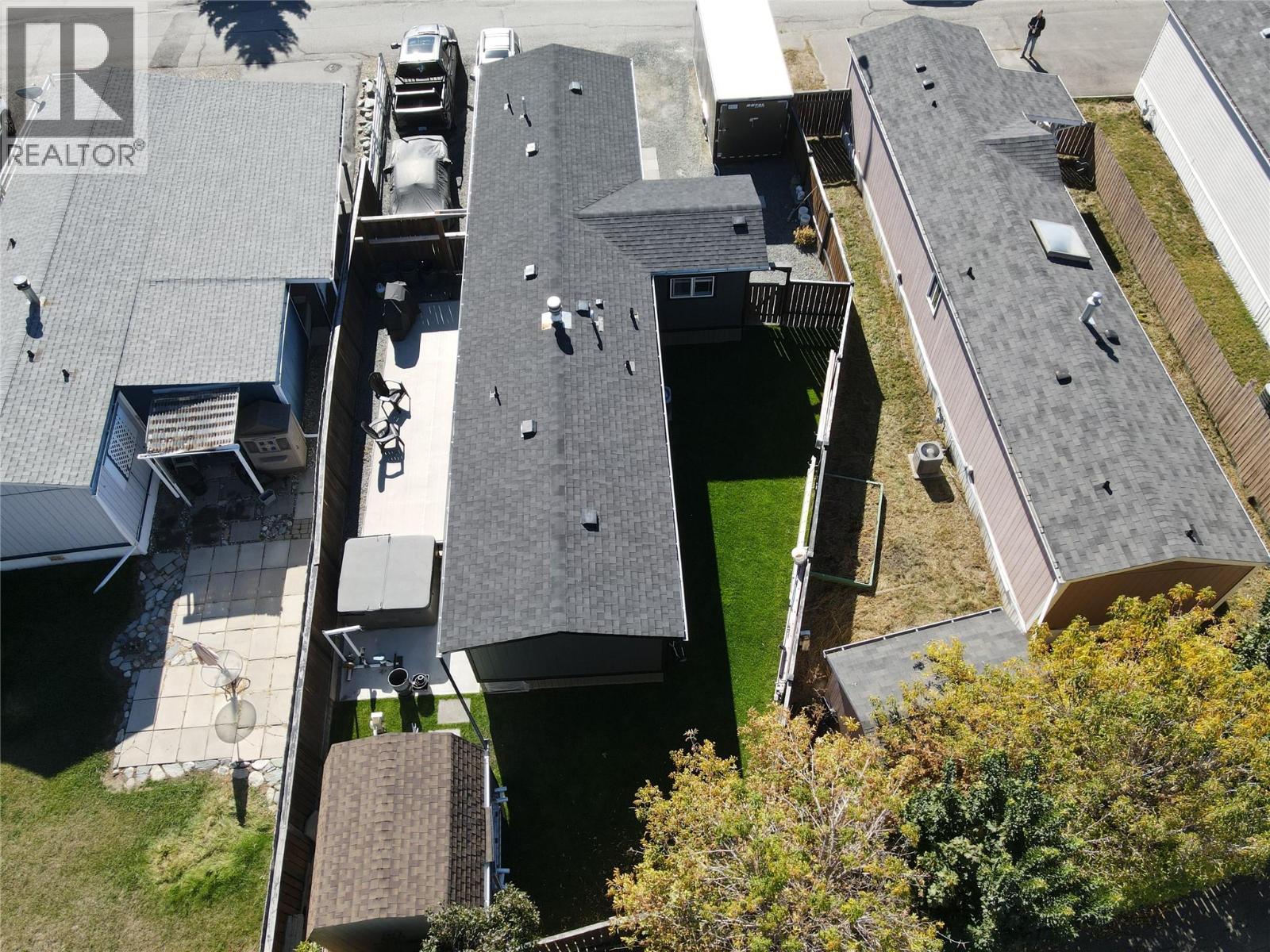 724 Innes Avenue, Cranbrook - Exteriors - Full Complex View, Drone/Aerial View - Photo 4