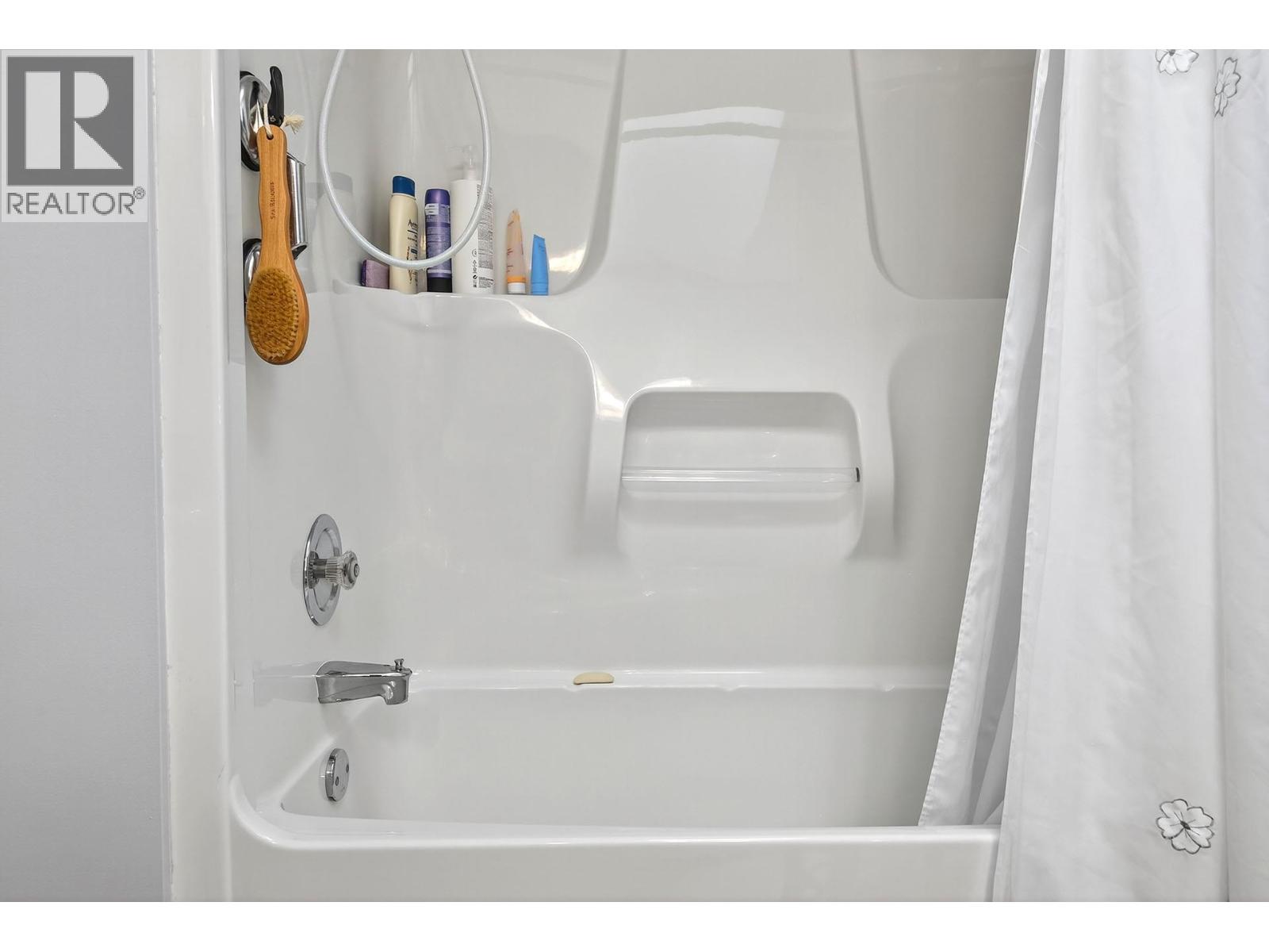 #33 2030 VAN HORNE DRIVE - 24