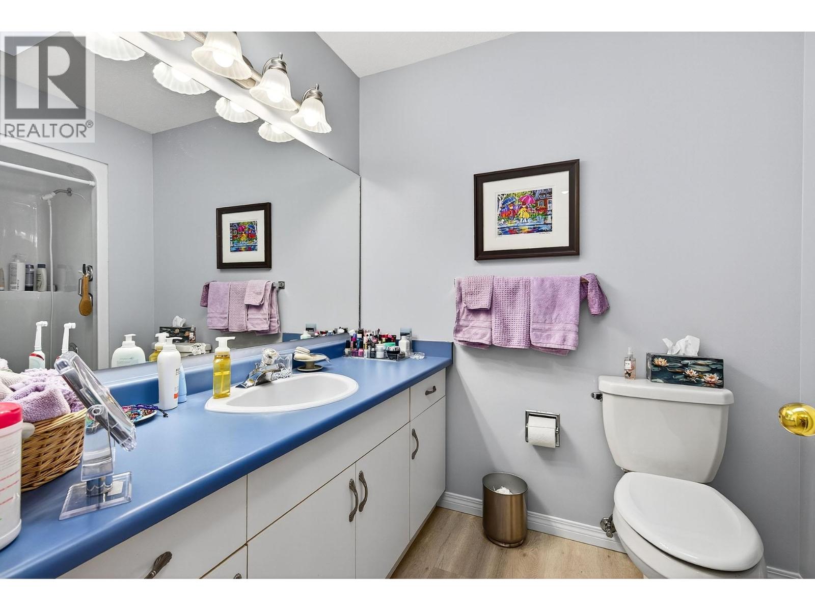 #33 2030 VAN HORNE DRIVE - 23