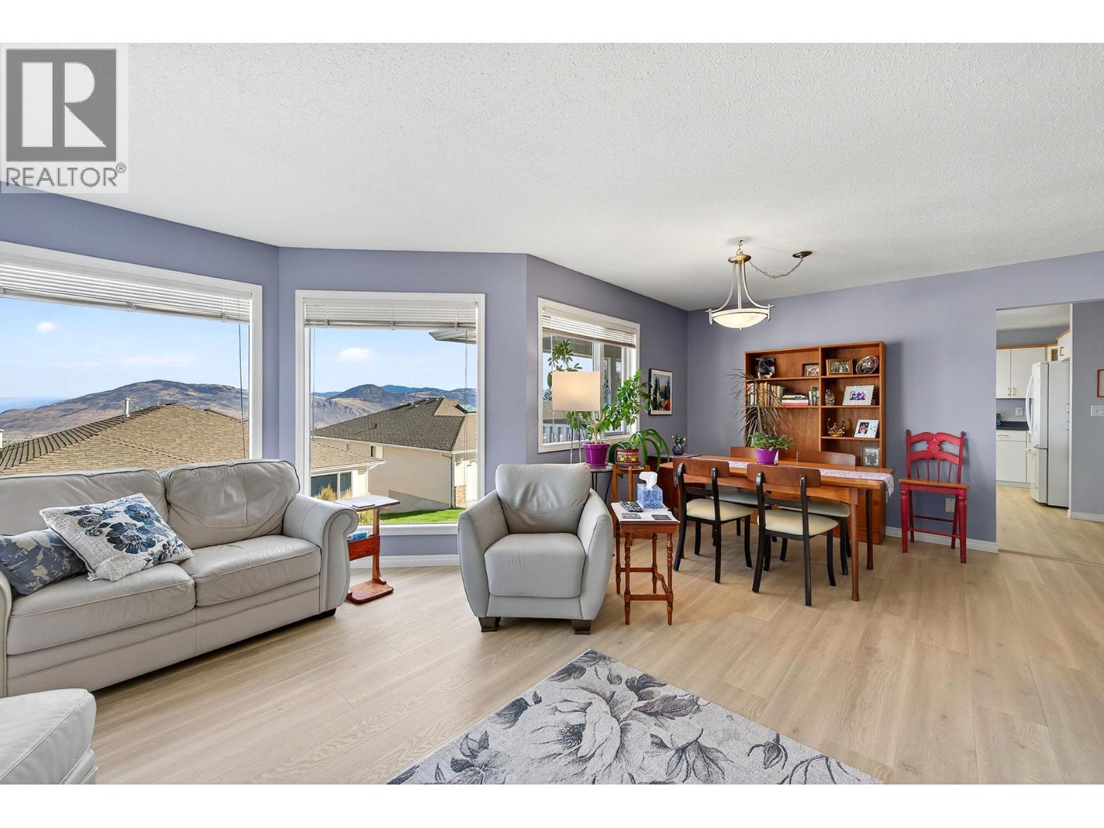 #33 2030 VAN HORNE DRIVE - 6