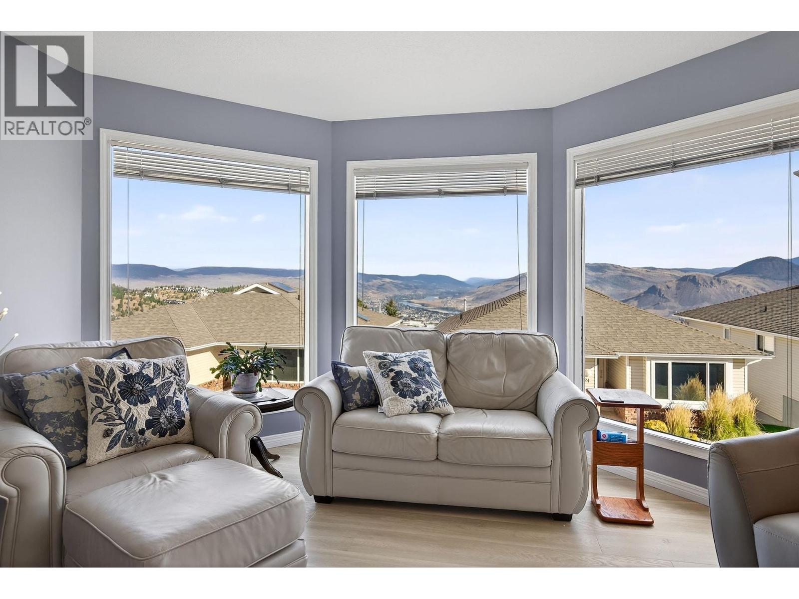 #33 2030 VAN HORNE DRIVE - 4